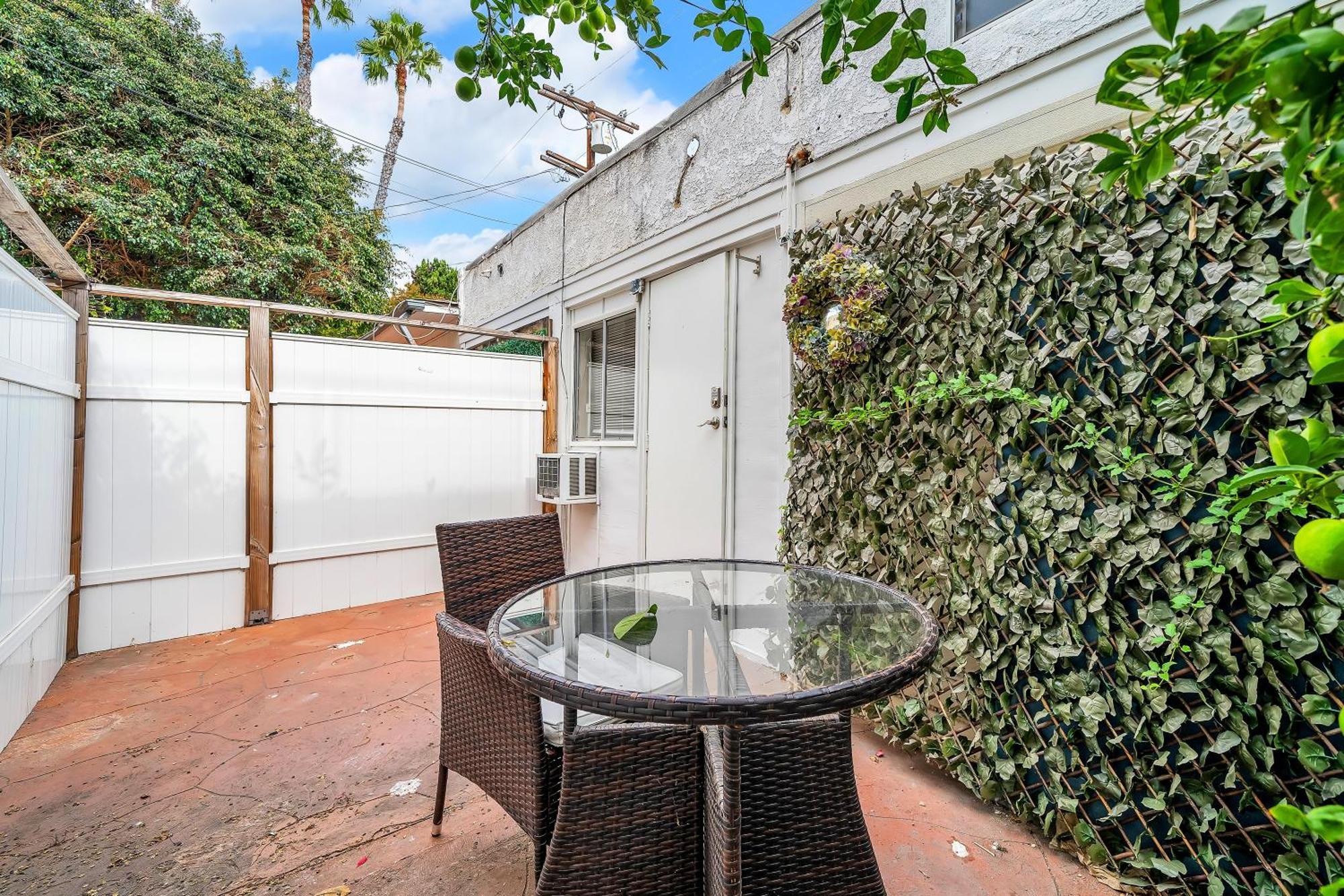Small 1-bedroom With Small Yard In West Hollywood